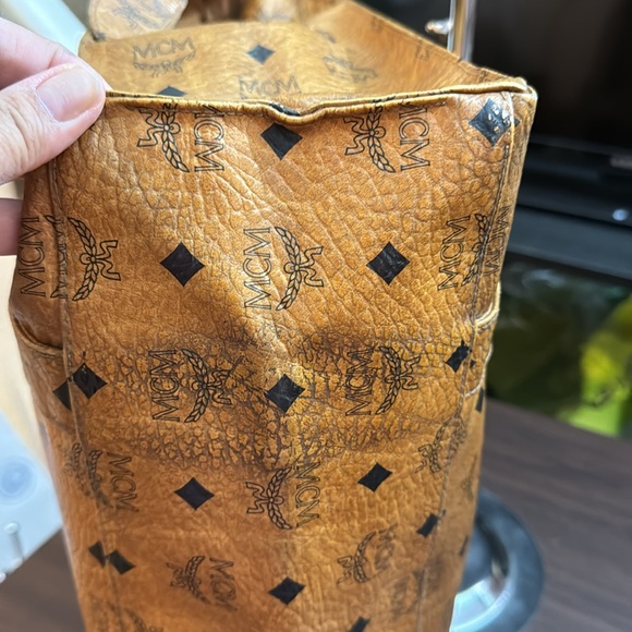 MCM Germany Shoppers Tote- Long Handle - Picture 9 of 16